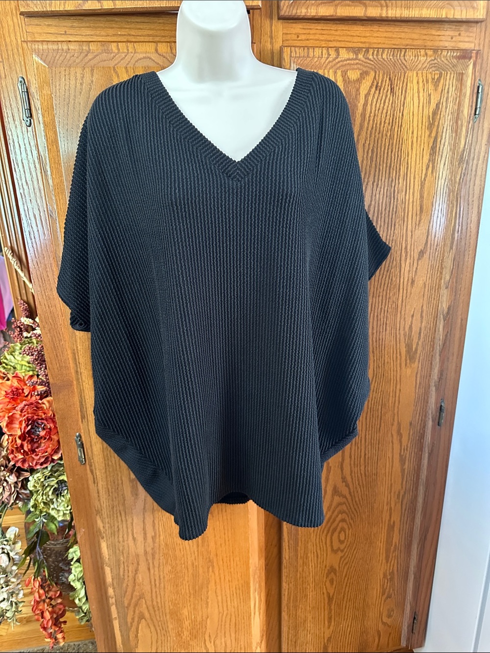 Zenana Outfitters Black V-Neck Ribbed Sweater Poncho